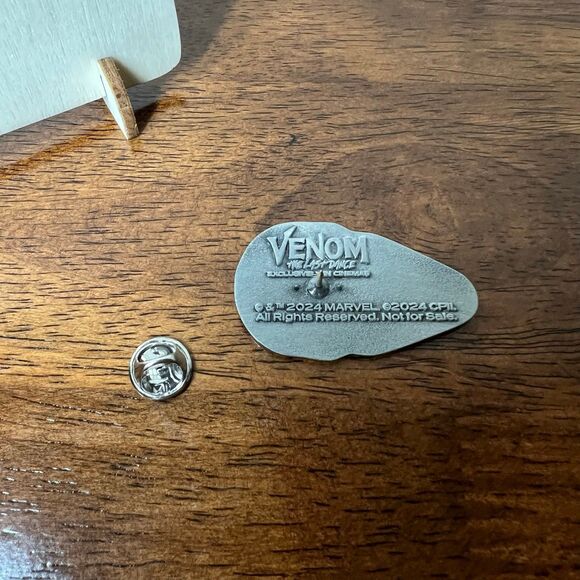 Cinemark Venom: “The Last Dance” Venom Glow In The Dark PROMO PIN BADGE - Picture 4 of 10